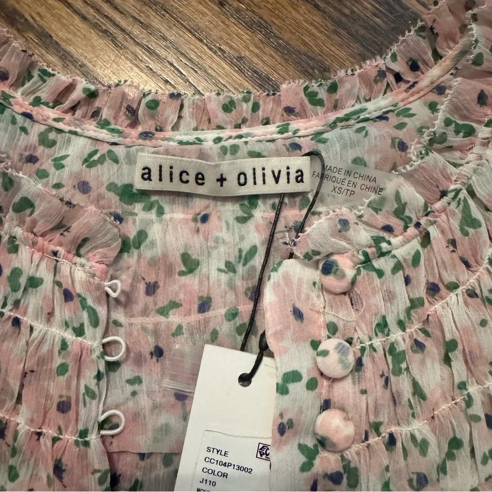 Alice + Olivia Pink and Green Floral Blouse, NWT, Size XS, High Fashion - Picture 7 of 9